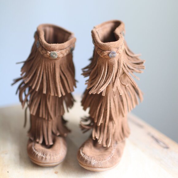 Minnetonka tan suede fringe leather moccasin boots youth girls shoes 13 - Picture 1 of 7